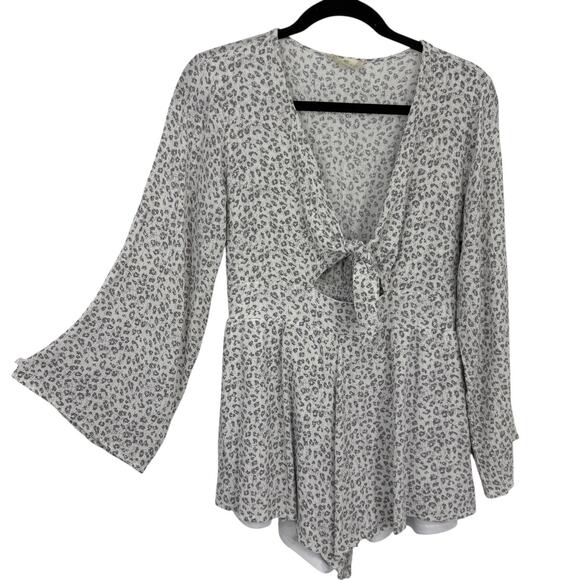 Altar'd State Long Sleeve Romper Shorts Size Medium Light Animal Crinkle Knit - Picture 1 of 10